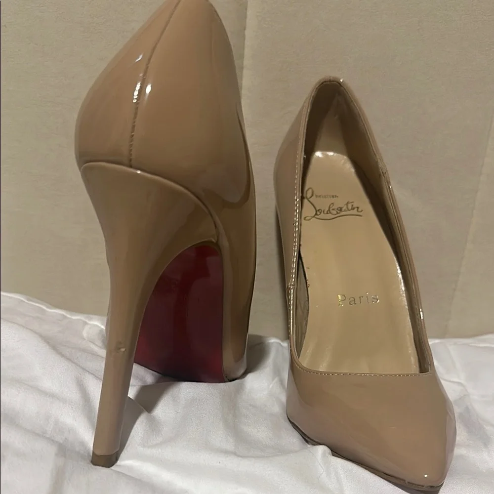 Christian Louboutin Tan Heels Timeless Elegance - Picture 2 of 6